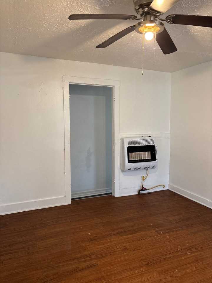 1105 N Mclemore Ave #A - Photo 2 of 18