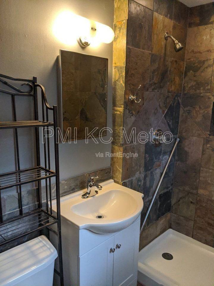 3207 Ne 48th Ter - Photo 3 of 10
