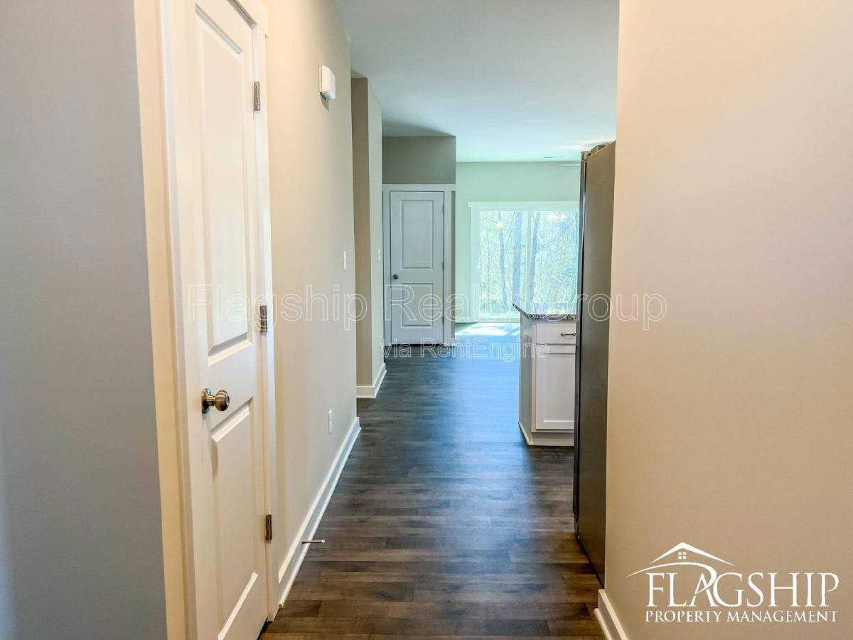 1507 S Taylor St - Photo 2 of 10