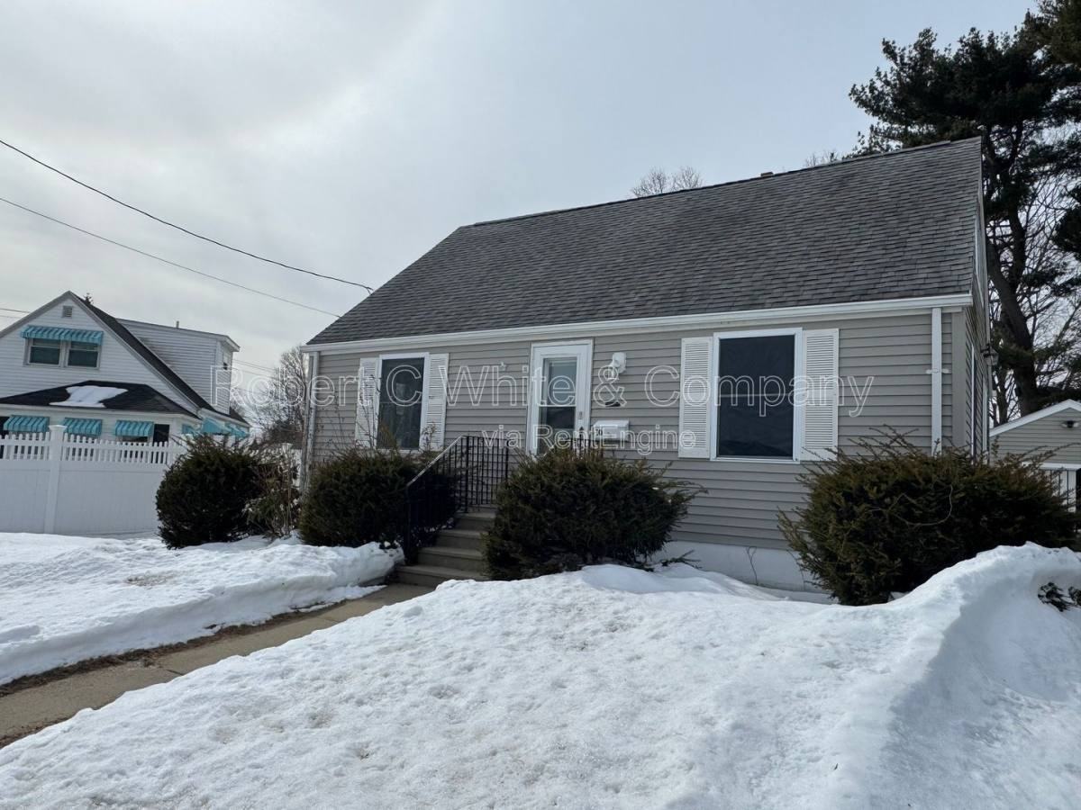 10 Harkness Dr - Photo 2 of 10