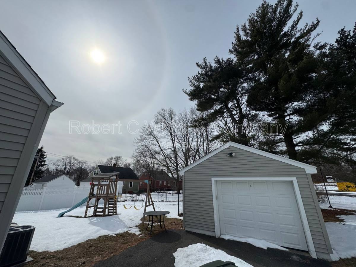 10 Harkness Dr - Photo 3 of 10