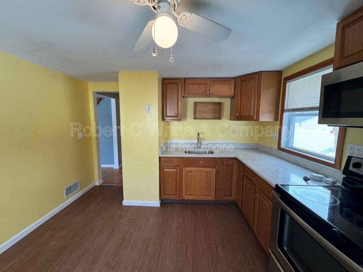 10 Harkness Dr - Photo 5 of 10