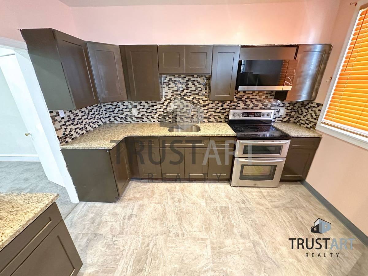 805 Lindley Ave - Photo 2 of 10
