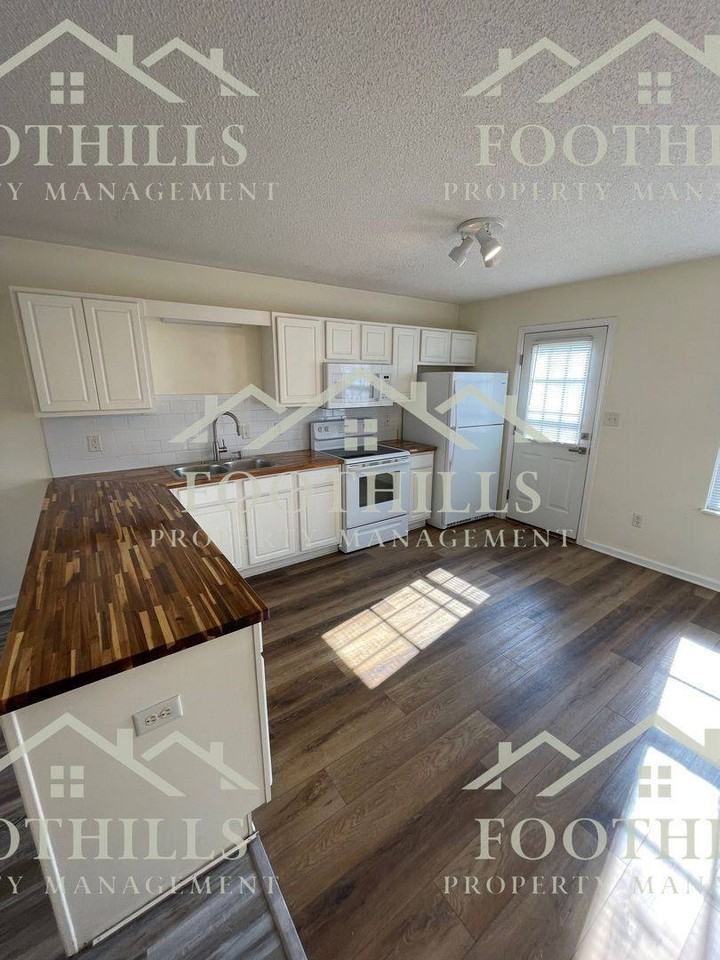 112 Brook Allen Dr - Photo 3 of 9