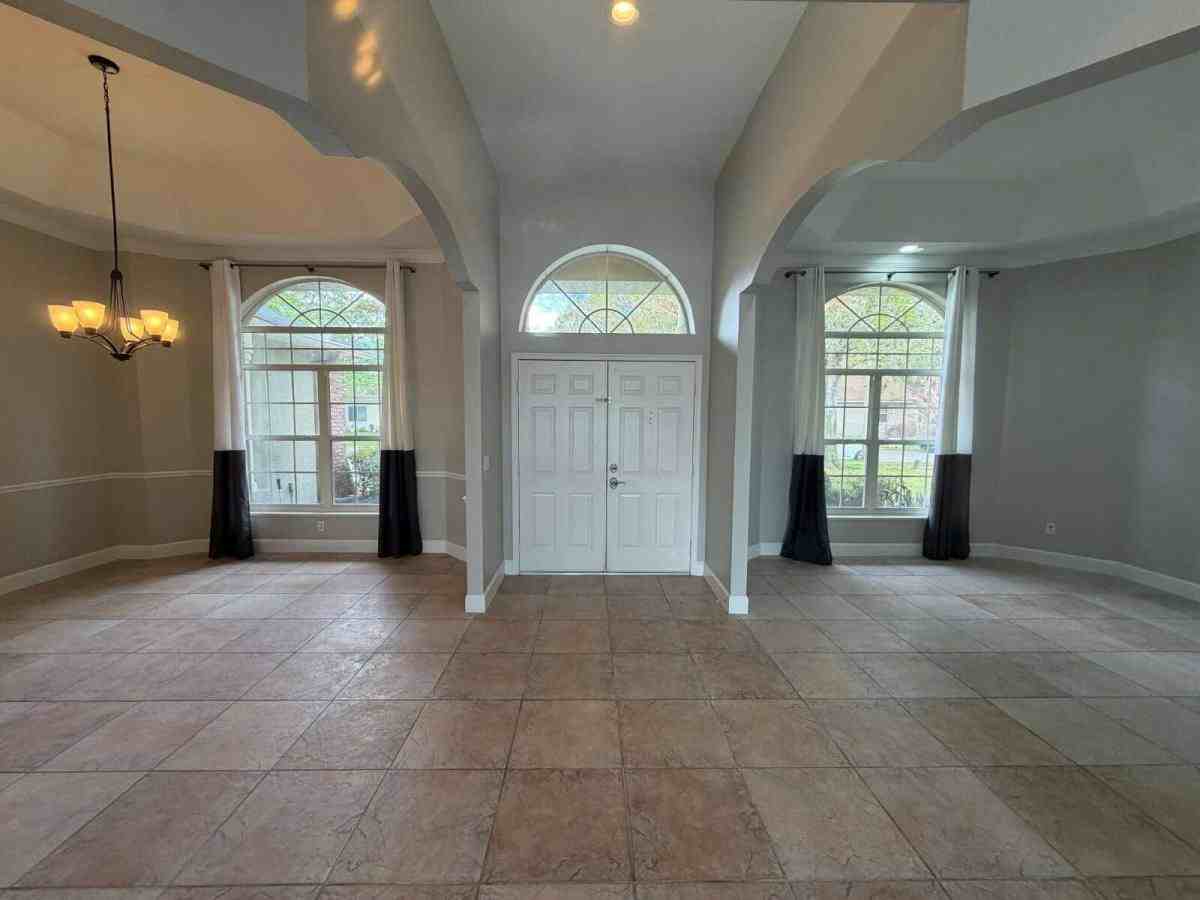 5290 Chiswick Cir - Photo 3 of 10