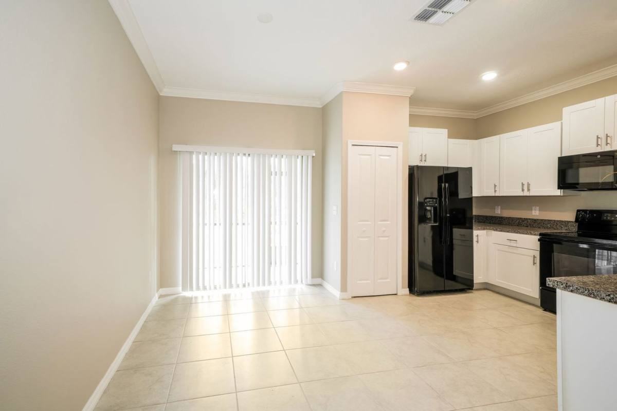 1552 Cassius St - Photo 2 of 10