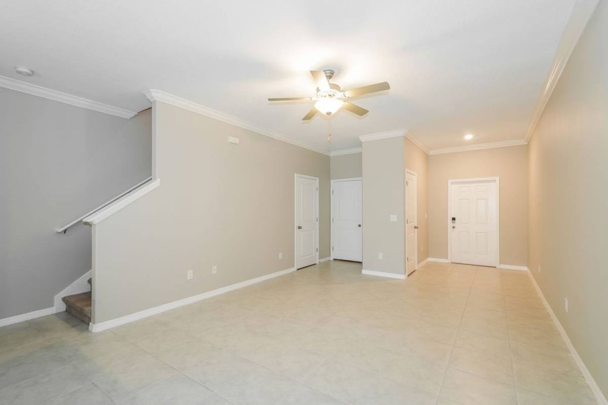 1552 Cassius St - Photo 3 of 10