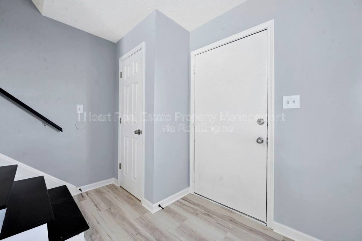 4245 Morsetowne Ct W - Photo 3 of 9