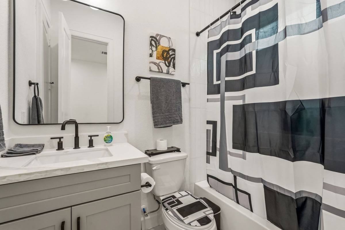 6528 Weston St #A - Photo 2 of 10