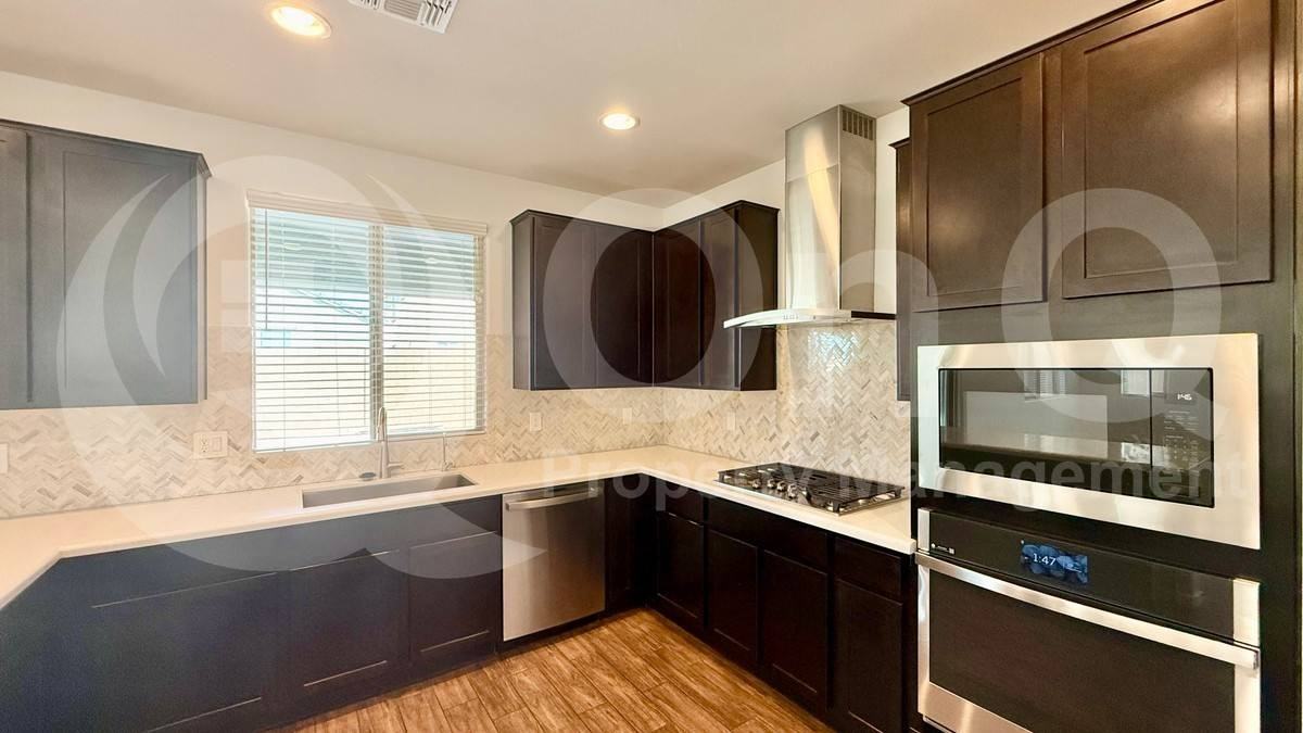 7966 W Medlock Dr - Photo 3 of 10