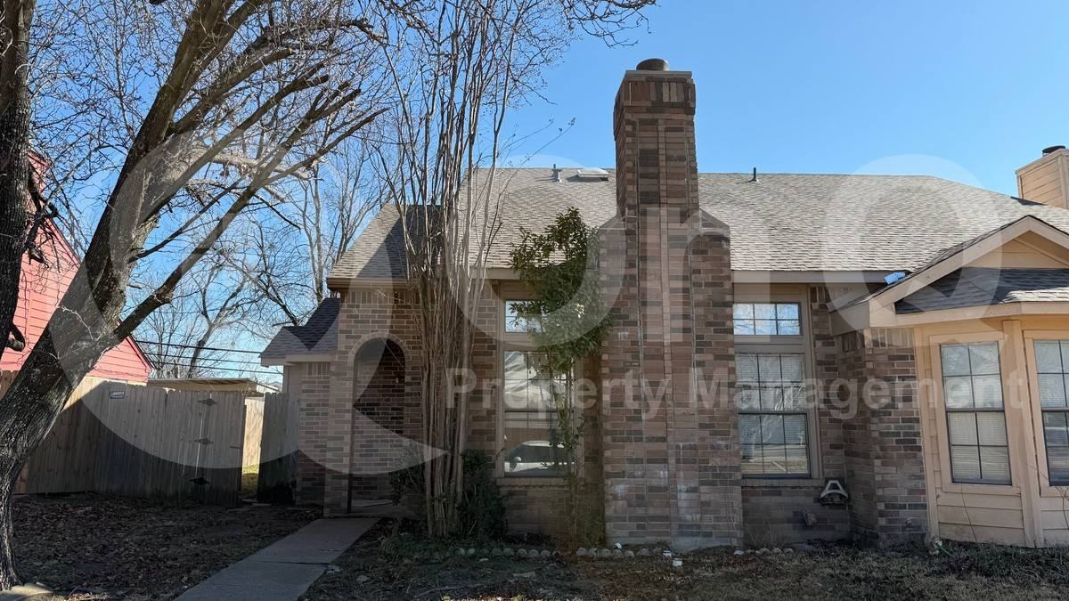 732 Versailles St - Photo 2 of 10