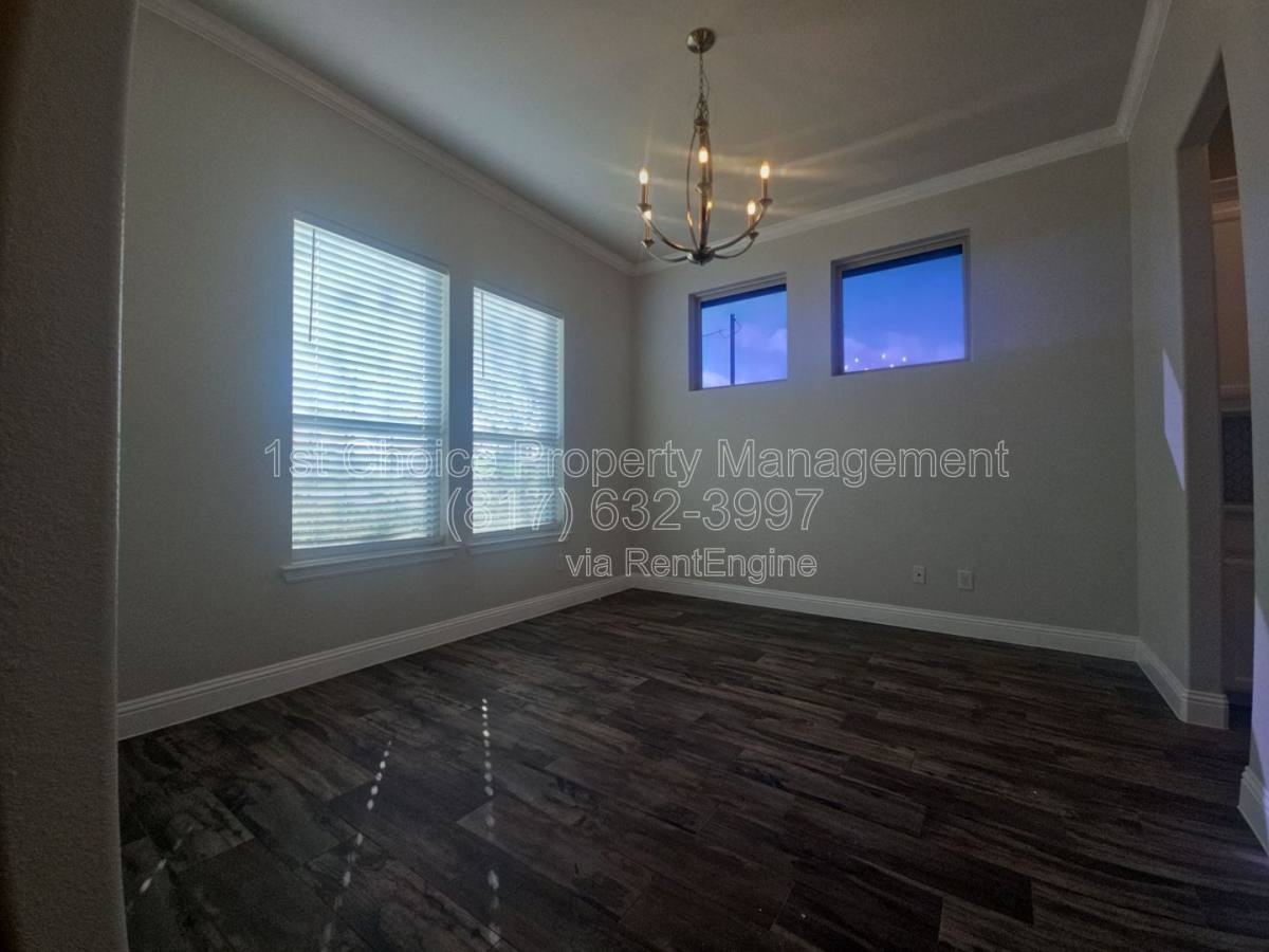 1710 Dale Ln - Photo 3 of 10