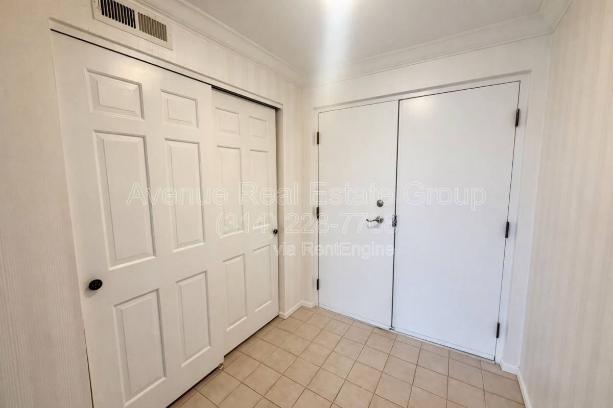 974 Claytonbrook Dr #2D - Photo 3 of 10