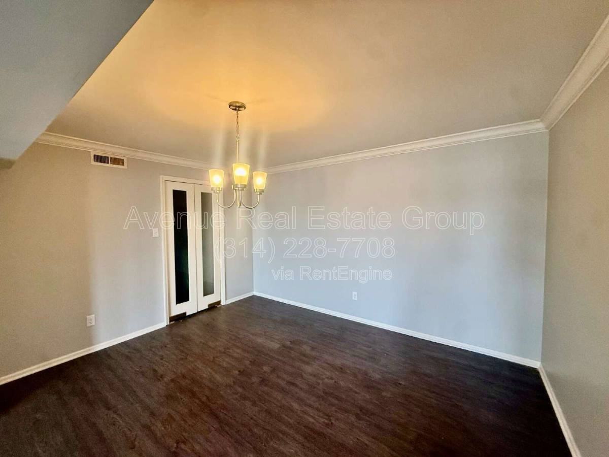 974 Claytonbrook Dr #2D - Photo 5 of 10