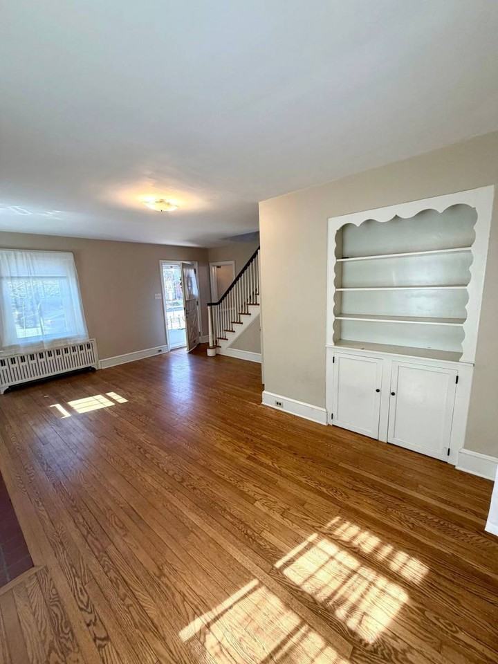 111 Atkins Ave - Photo 3 of 10