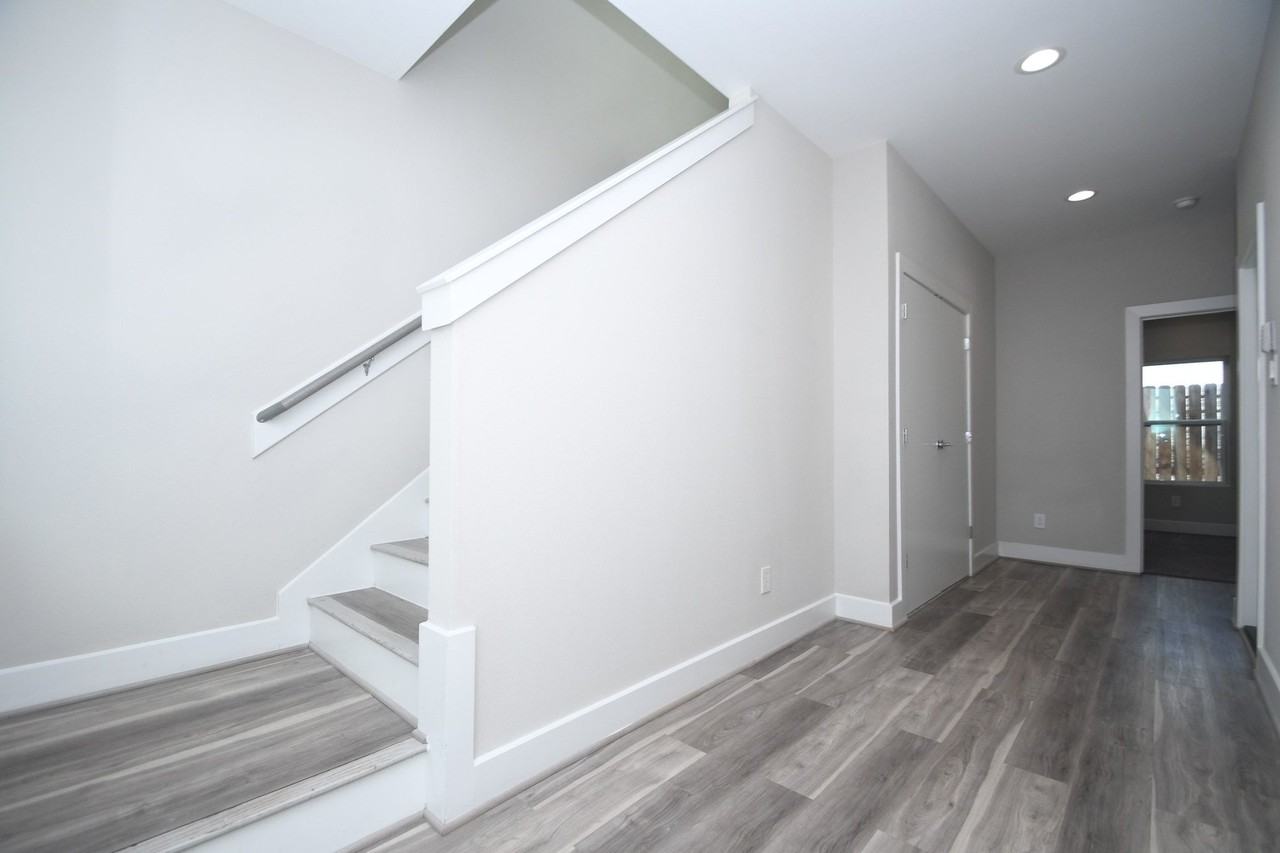 5904 Gardendale Dr #B - Photo 7 of 43