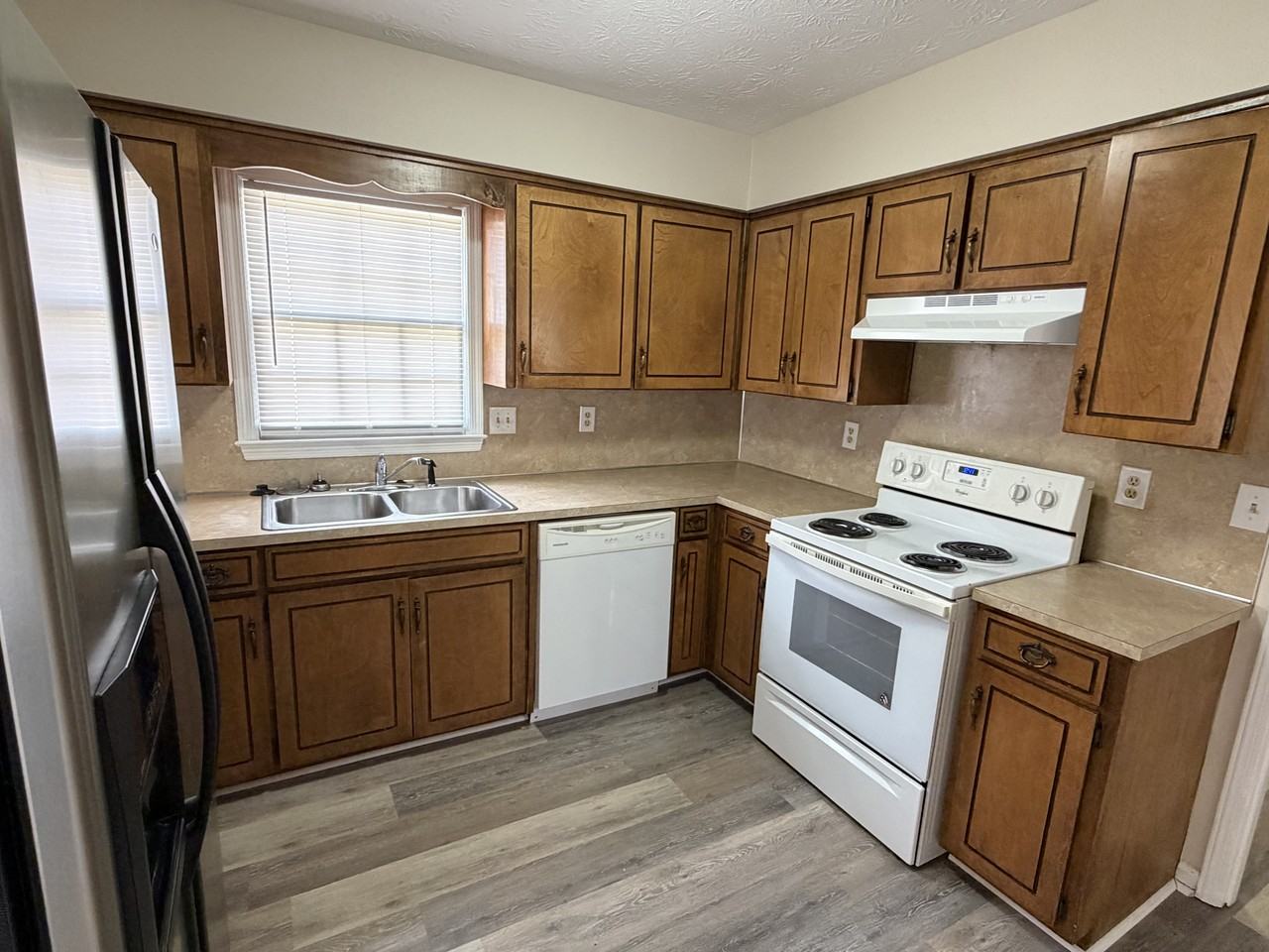 5330 Shanna Ln - Photo 4 of 16