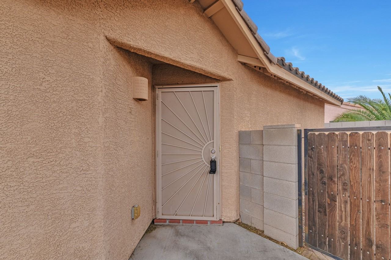 6615 E Splendid Ln - Photo 2 of 25