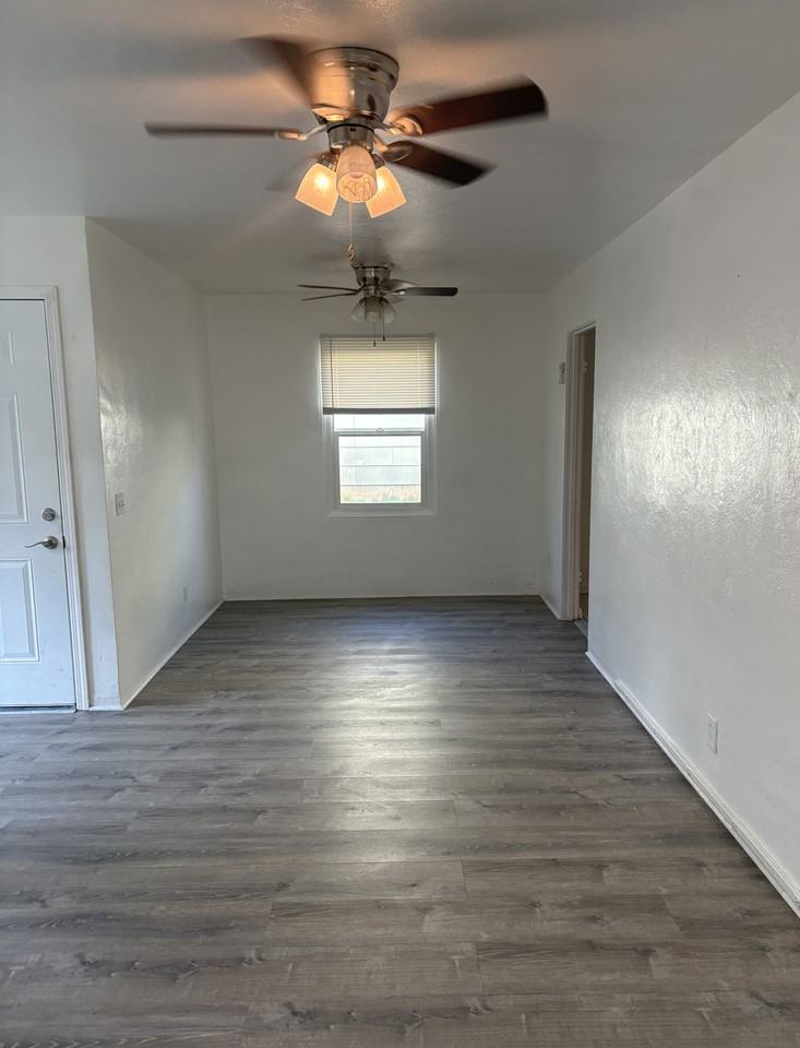 4222 Dunsmuir Ave - Photo 4 of 11