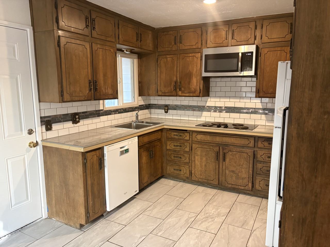 4222 Dunsmuir Ave - Photo 5 of 11