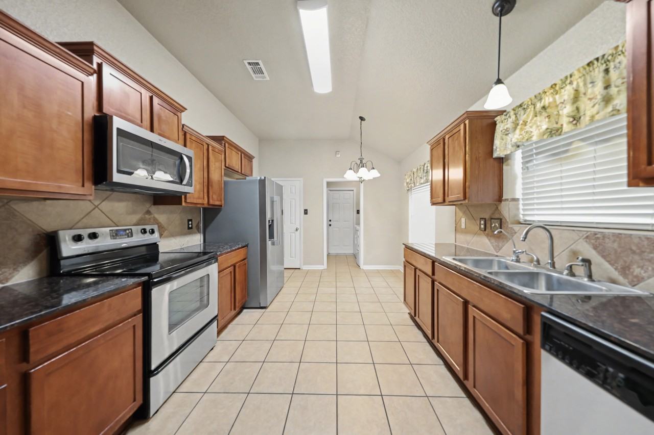 3702 Republic Of Texas Dr - Photo 4 of 25