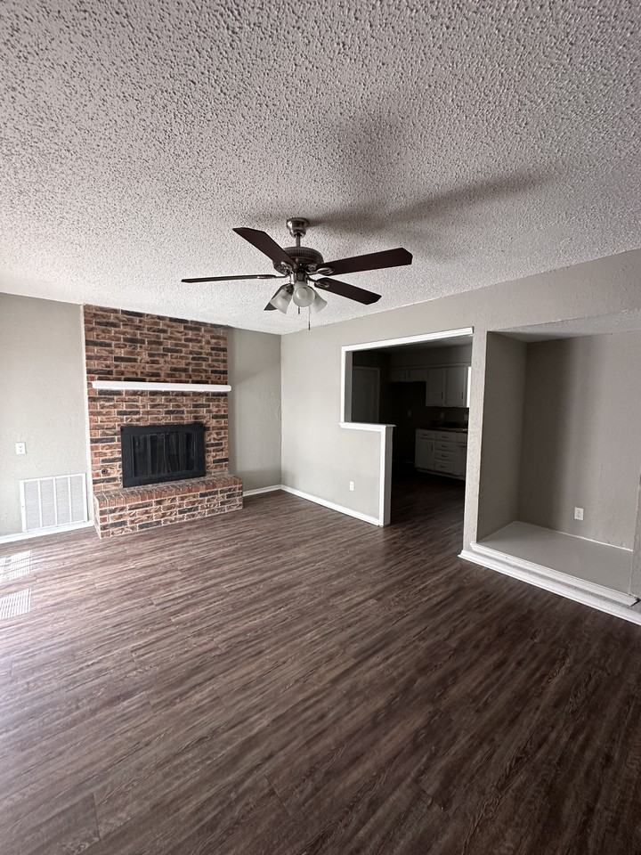 2716 Villa Dr - Photo 3 of 14