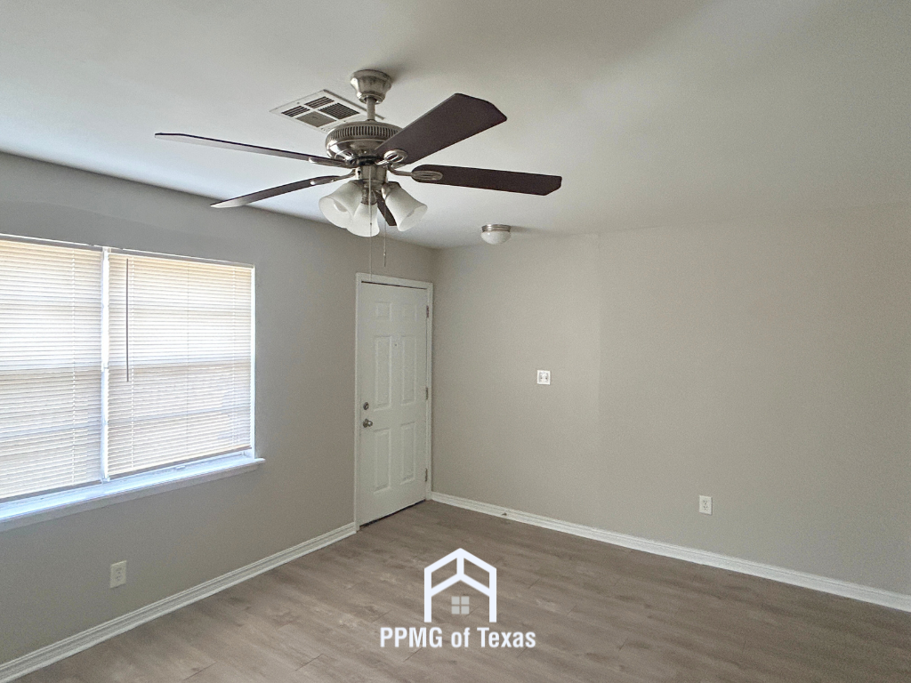 9310 E 49th St - Photo 3 of 18