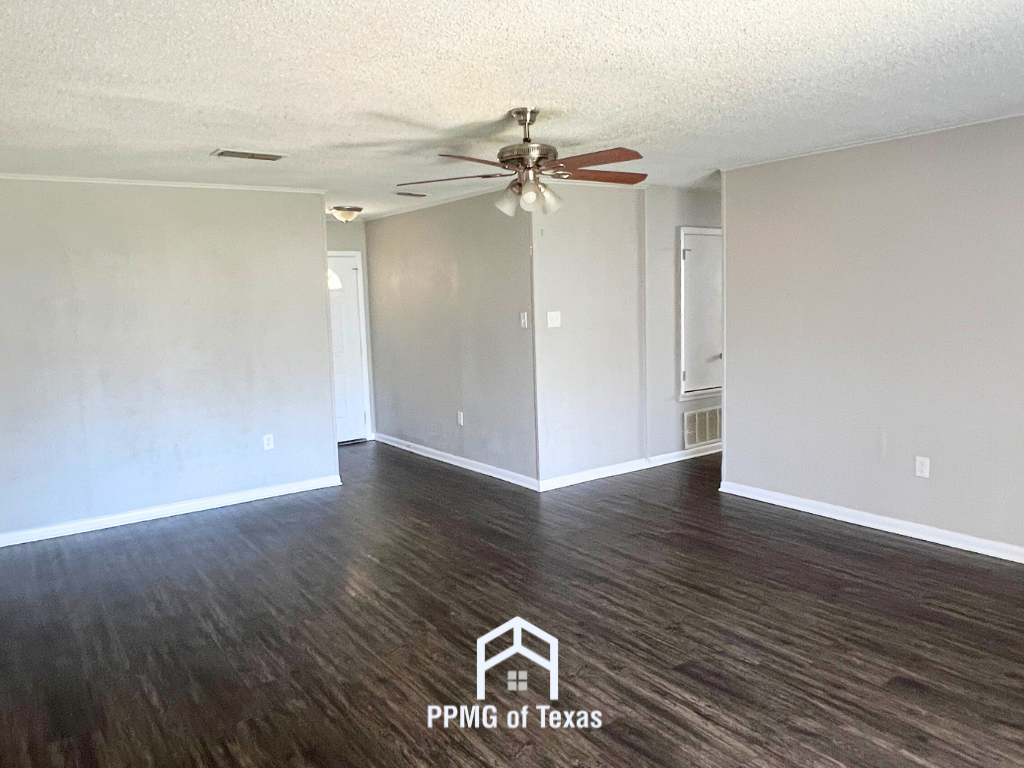 9101 Patricia Lynn Ln - Photo 3 of 17