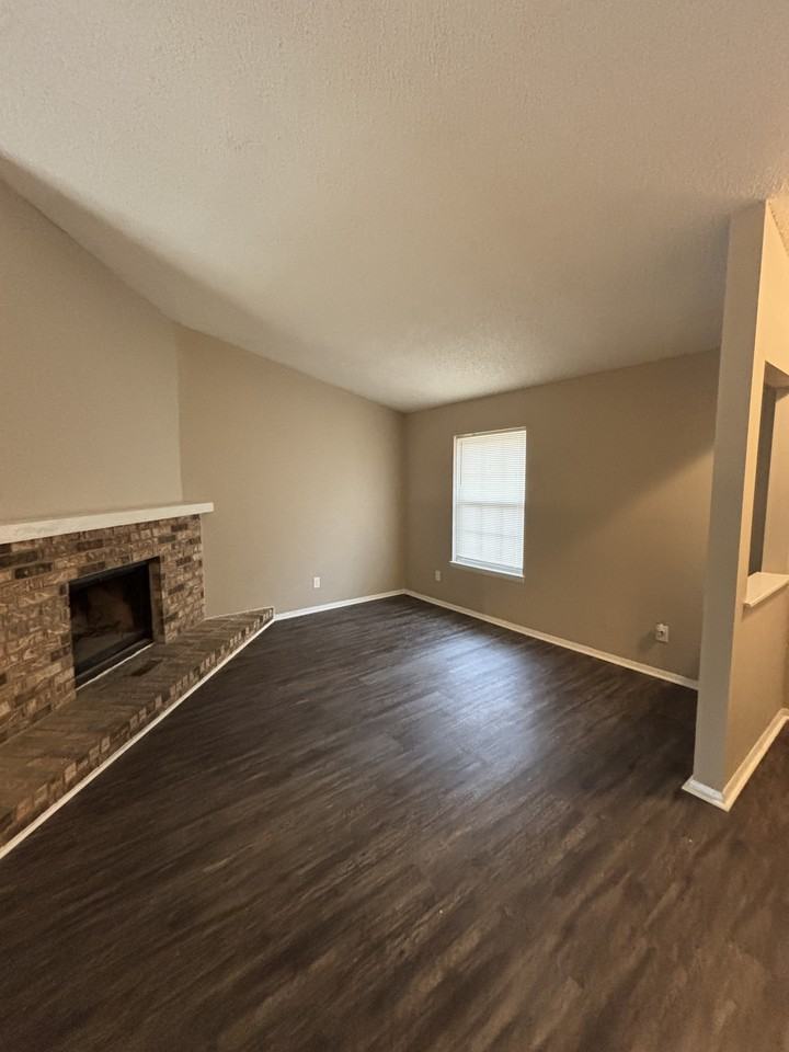 210 Lonsdale Cir - Photo 4 of 14