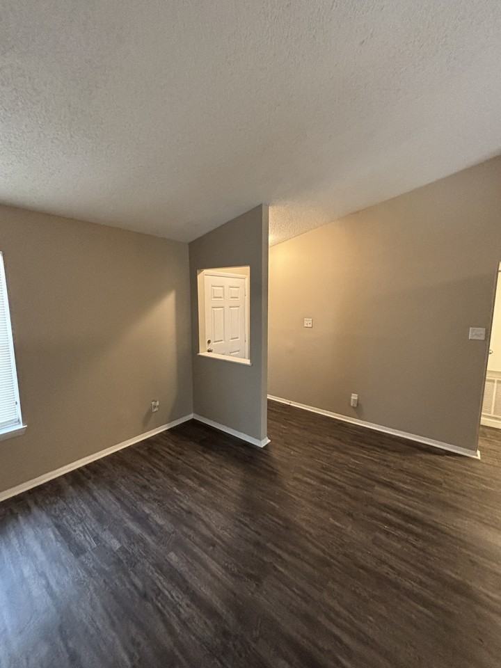 210 Lonsdale Cir - Photo 5 of 14