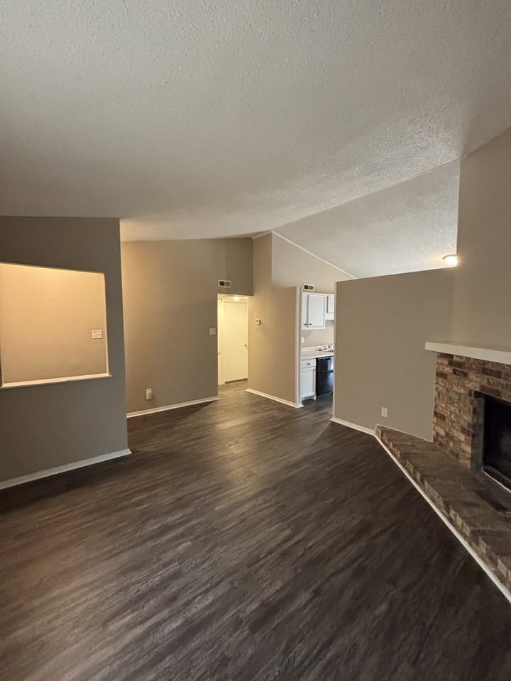 210 Lonsdale Cir - Photo 6 of 14