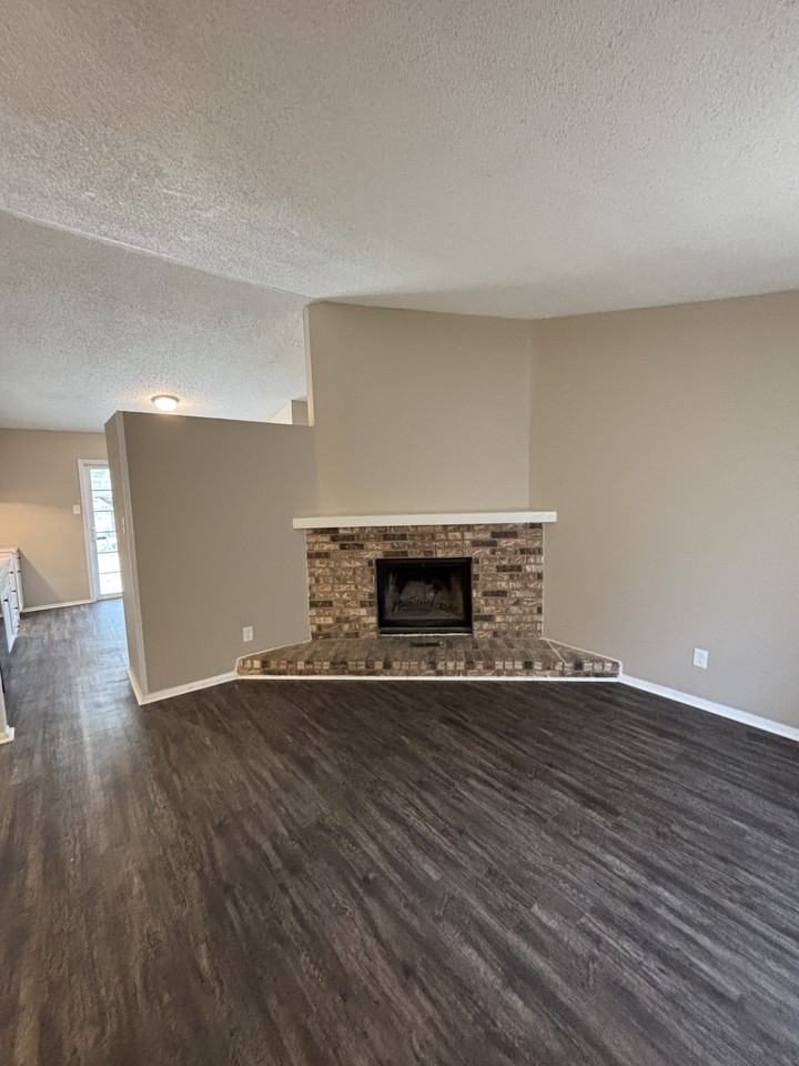 210 Lonsdale Cir - Photo 7 of 14