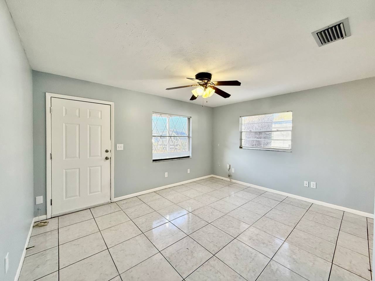 10812 Hannaway Dr #B - Photo 5 of 19