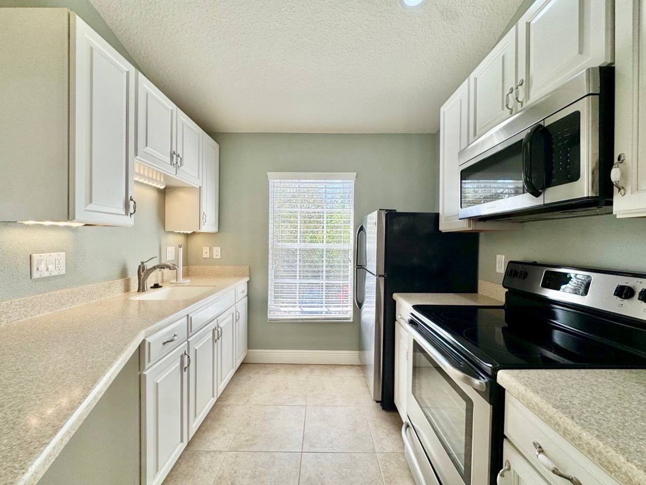 14541 Cotswolds Dr #B - Photo 6 of 15