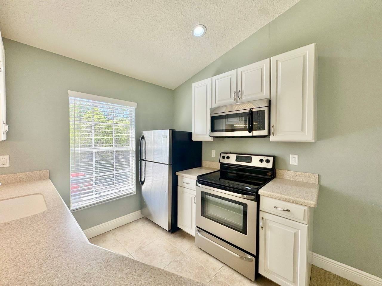 14541 Cotswolds Dr #B - Photo 7 of 15