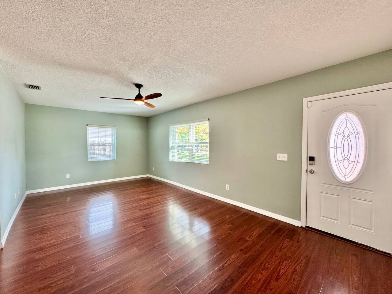 809 W Hiawatha St - Photo 5 of 35