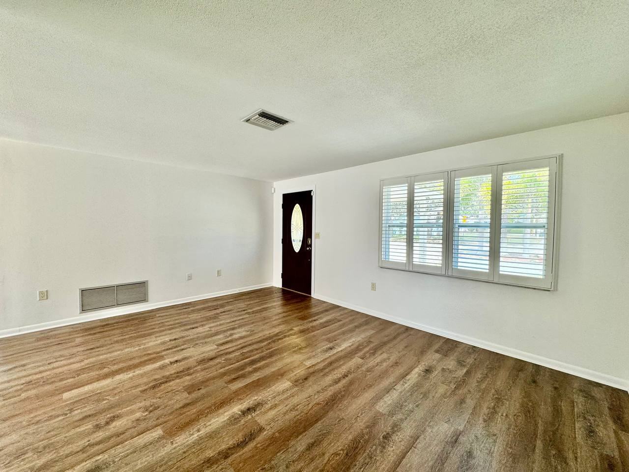 1145 Stewart Dr - Photo 6 of 32