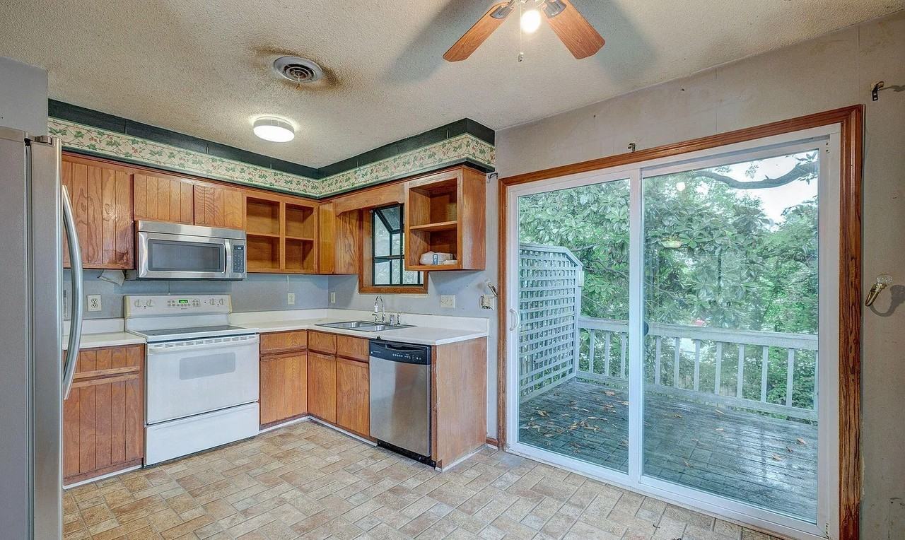 4153 Spirea Dr - Photo 5 of 9