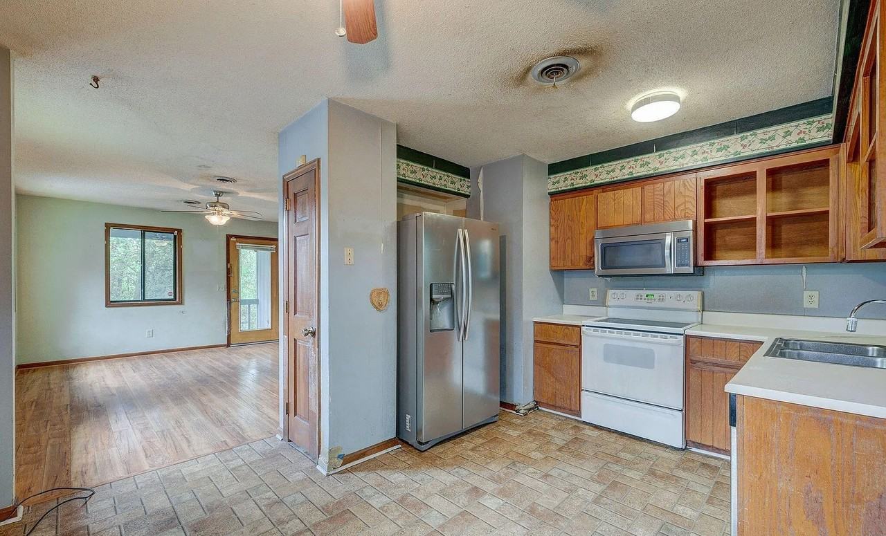 4153 Spirea Dr - Photo 6 of 9