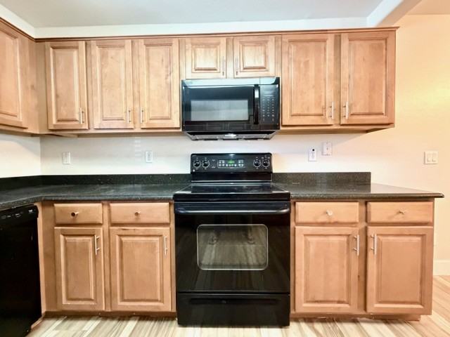 7224 S 37th Gln - Photo 4 of 20