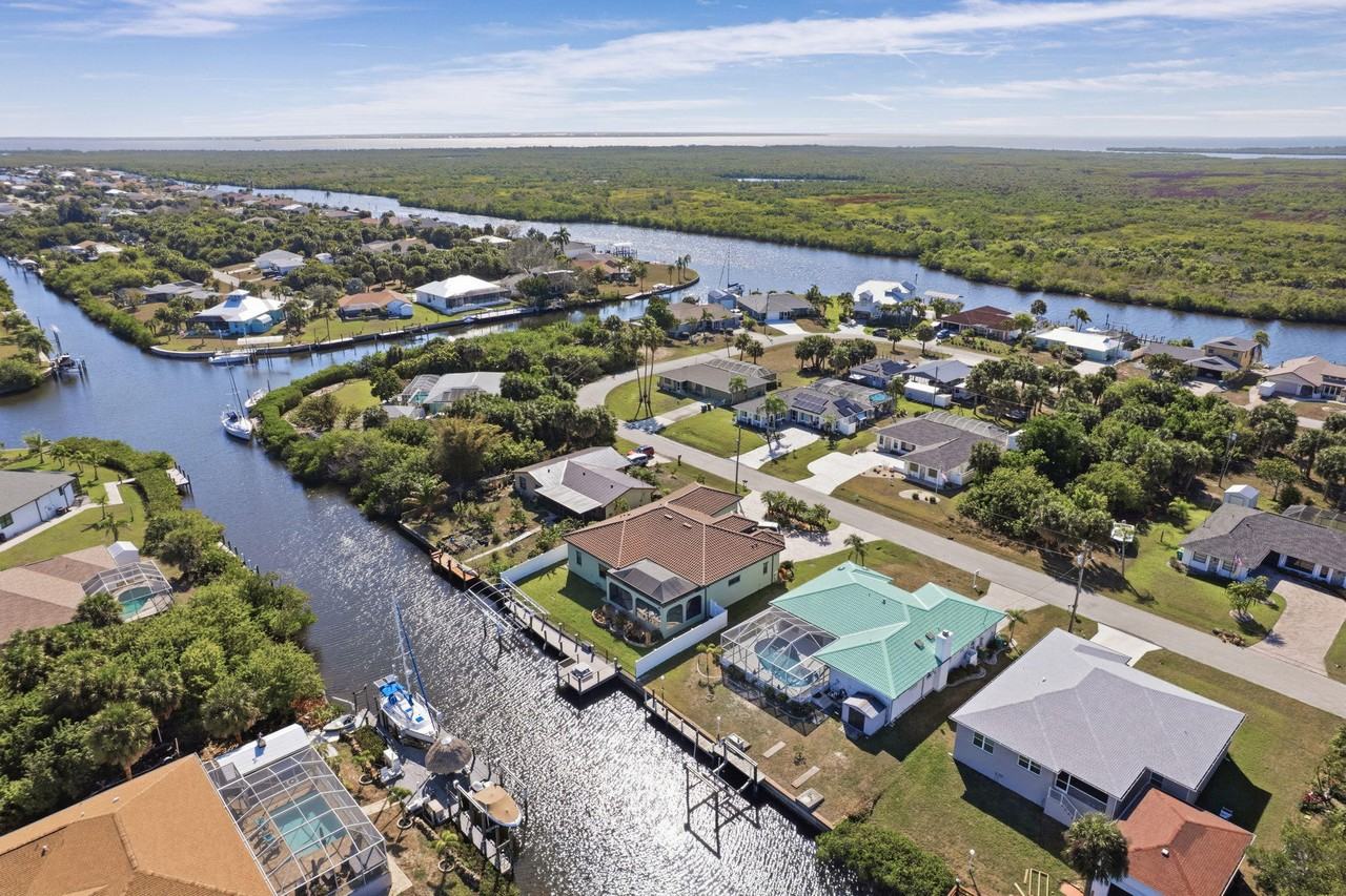 18662 Arapahoe Cir - Photo 2 of 15