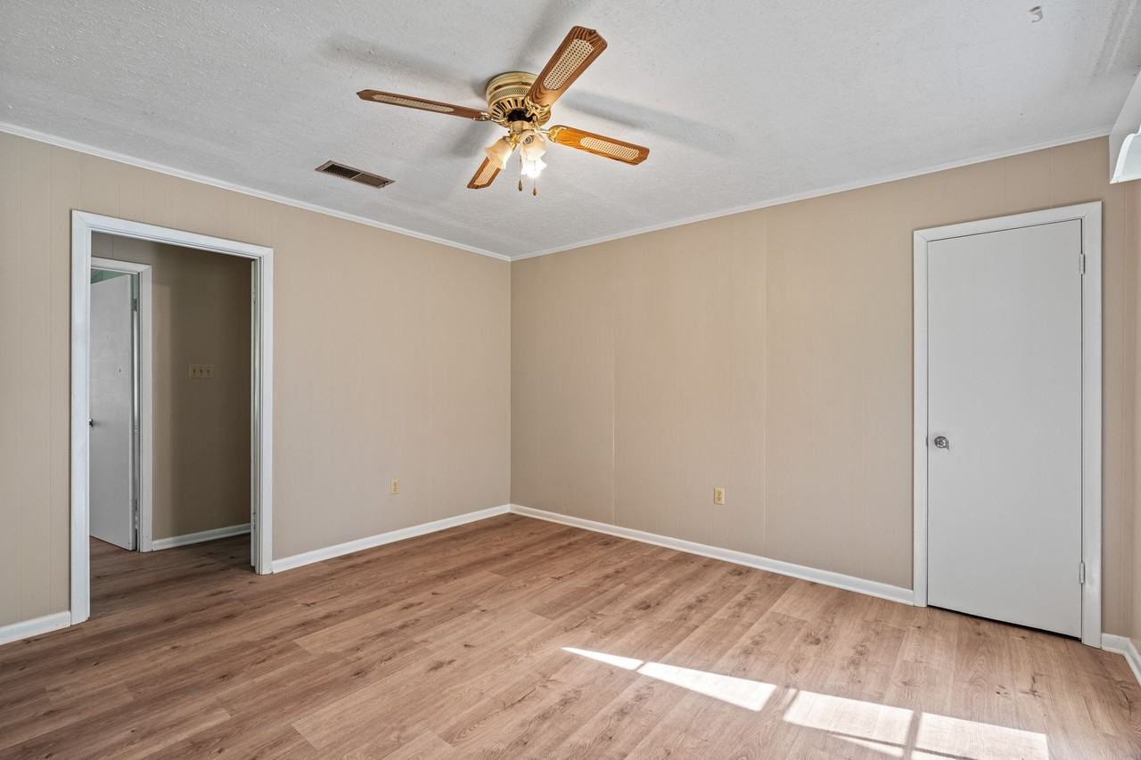 440 Peps Point Rd - Photo 2 of 17