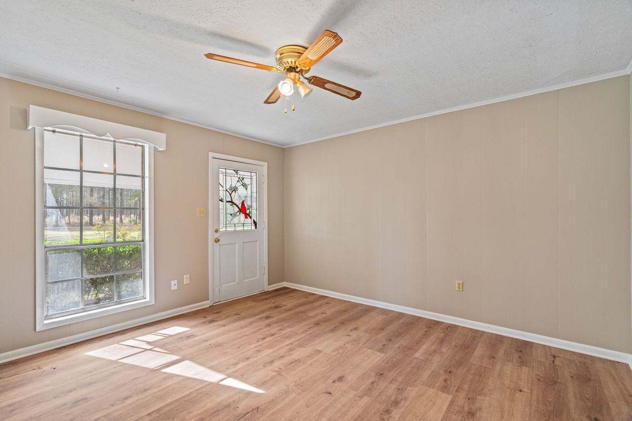 440 Peps Point Rd - Photo 3 of 17