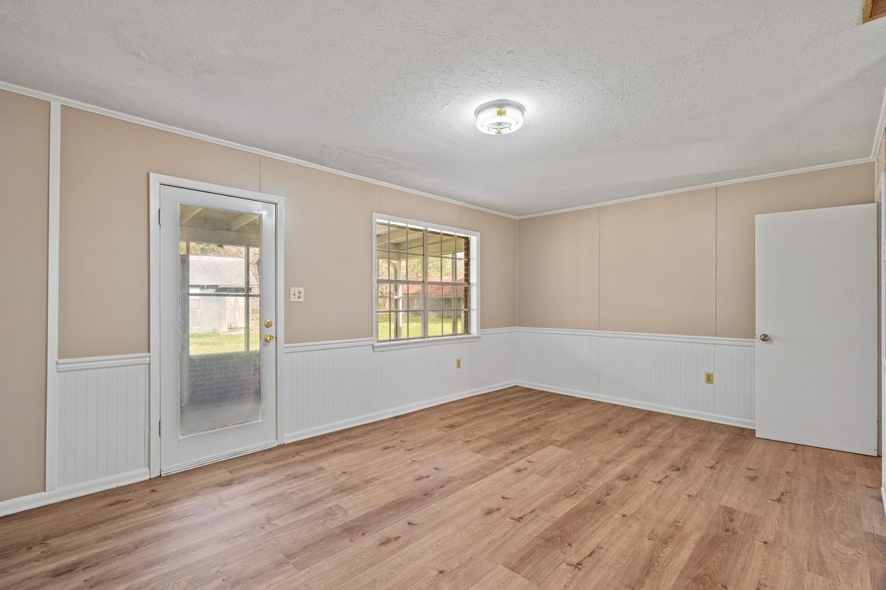 440 Peps Point Rd - Photo 4 of 17