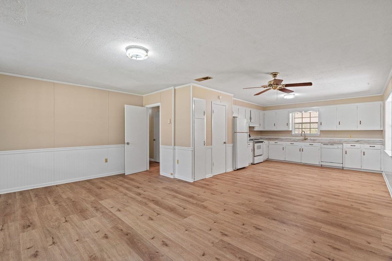 440 Peps Point Rd - Photo 5 of 17