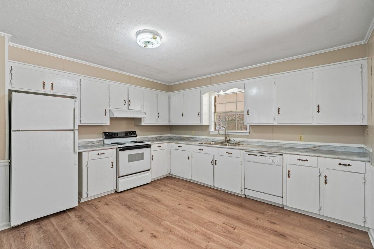 440 Peps Point Rd - Photo 6 of 17