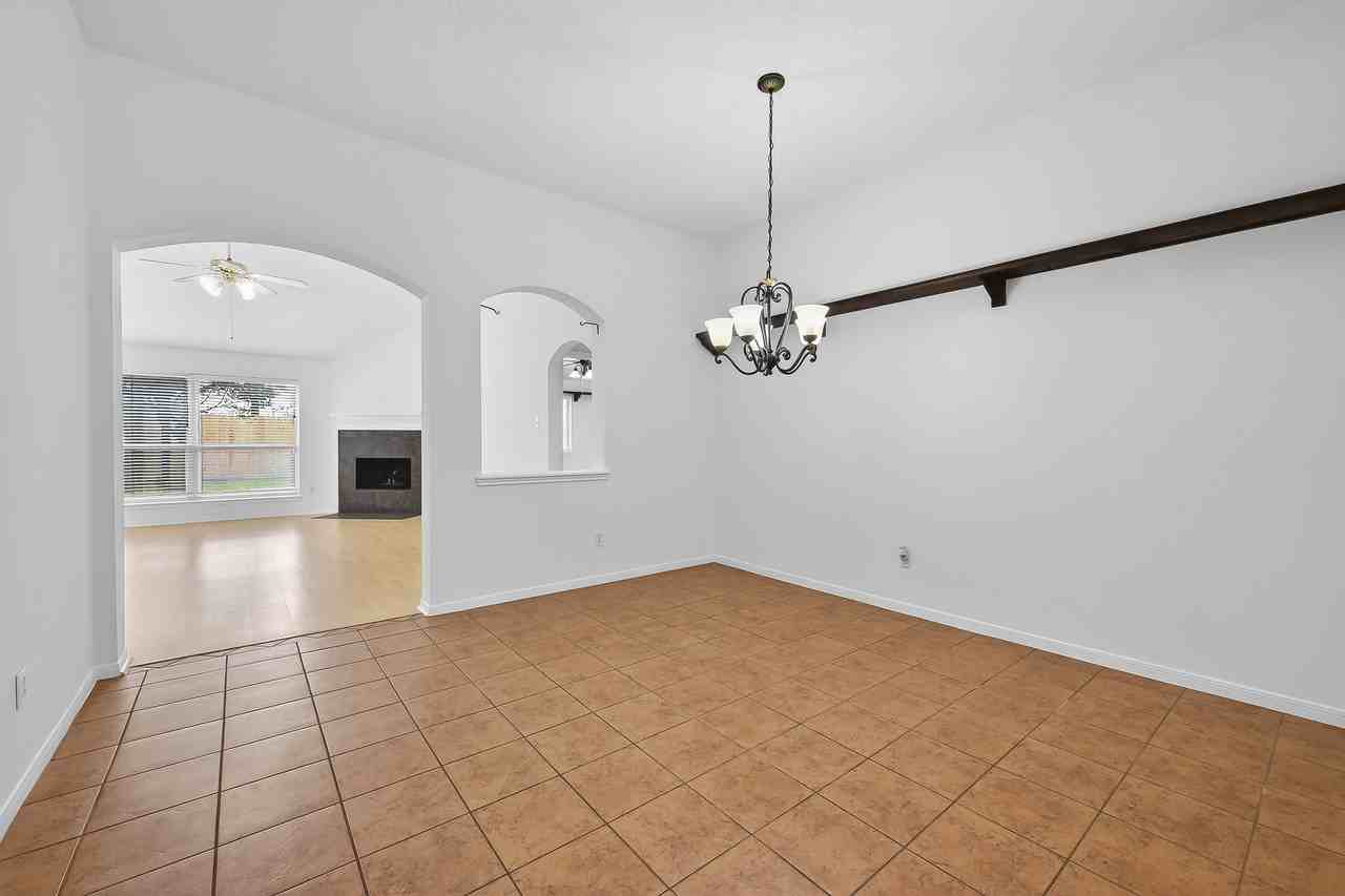 3107 Spring Ranch Ln - Photo 5 of 40