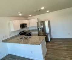 featured image of 32013 N Poplar St