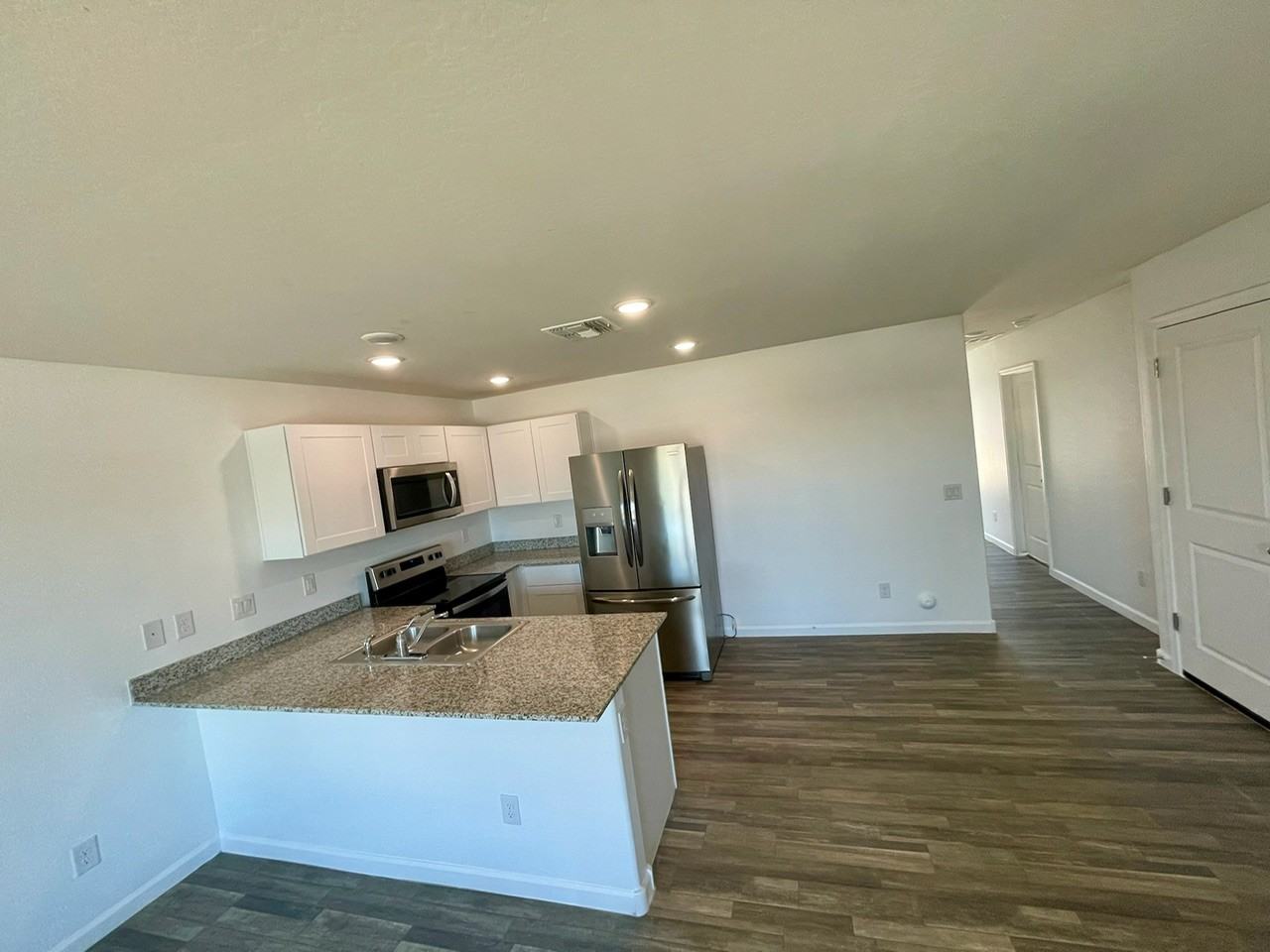 32013 N Poplar St - Photo 5 of 29