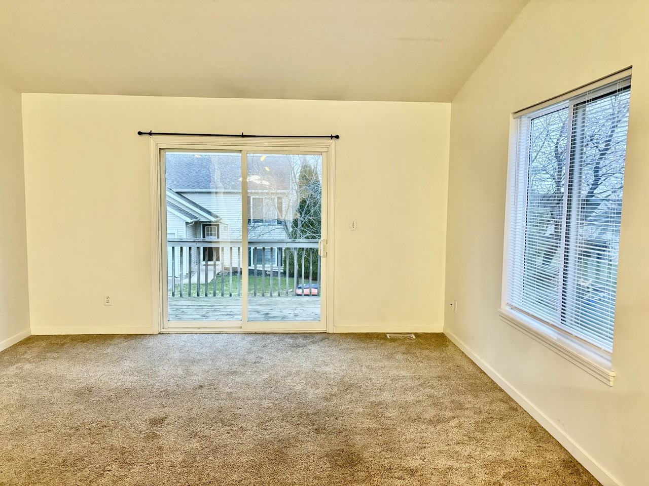 69 E 48th St #69 - Photo 4 of 12